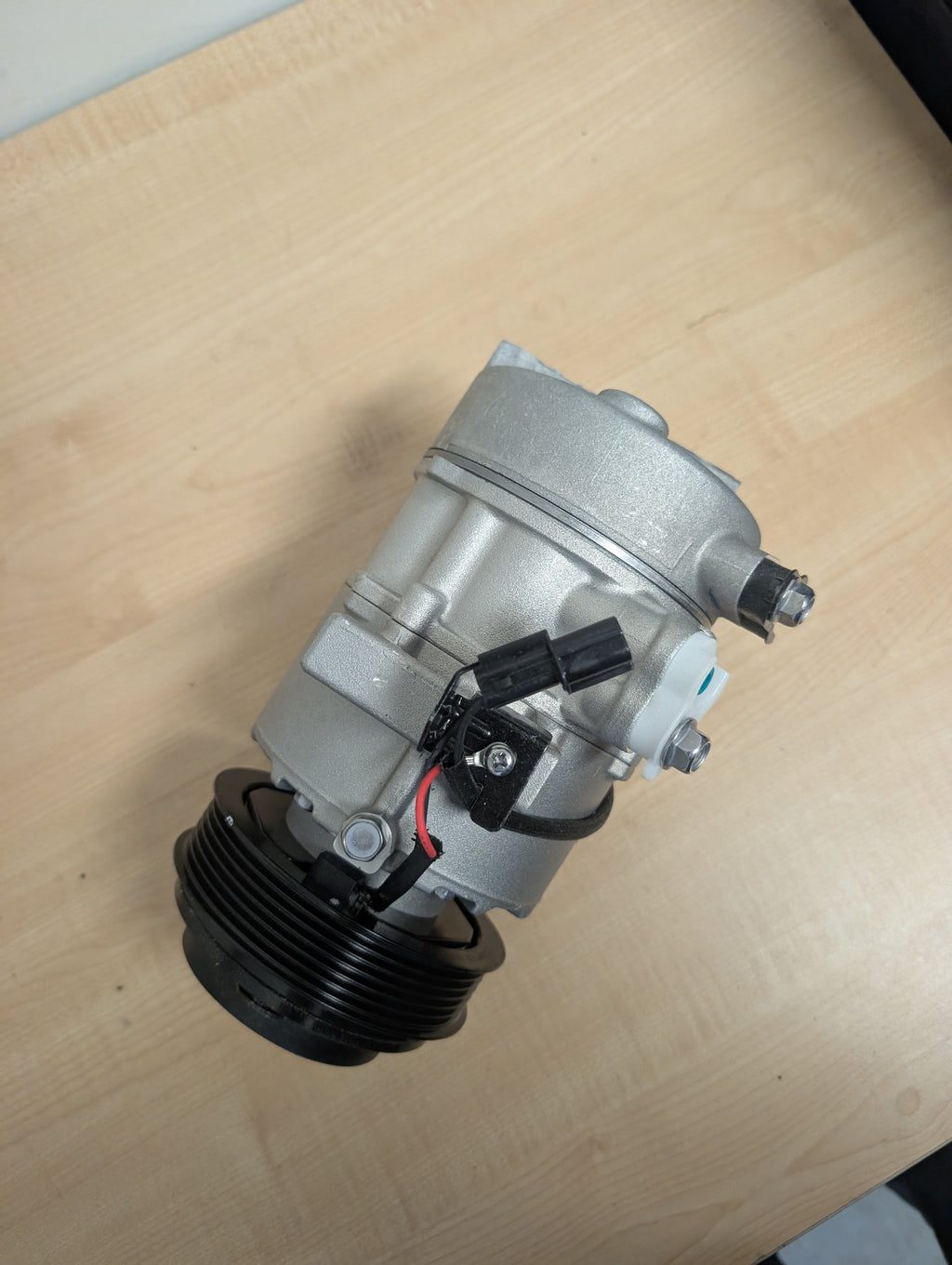 Halla / JAS Oceania 12V DVE16 A/C Compressor (A09-0677GQ)