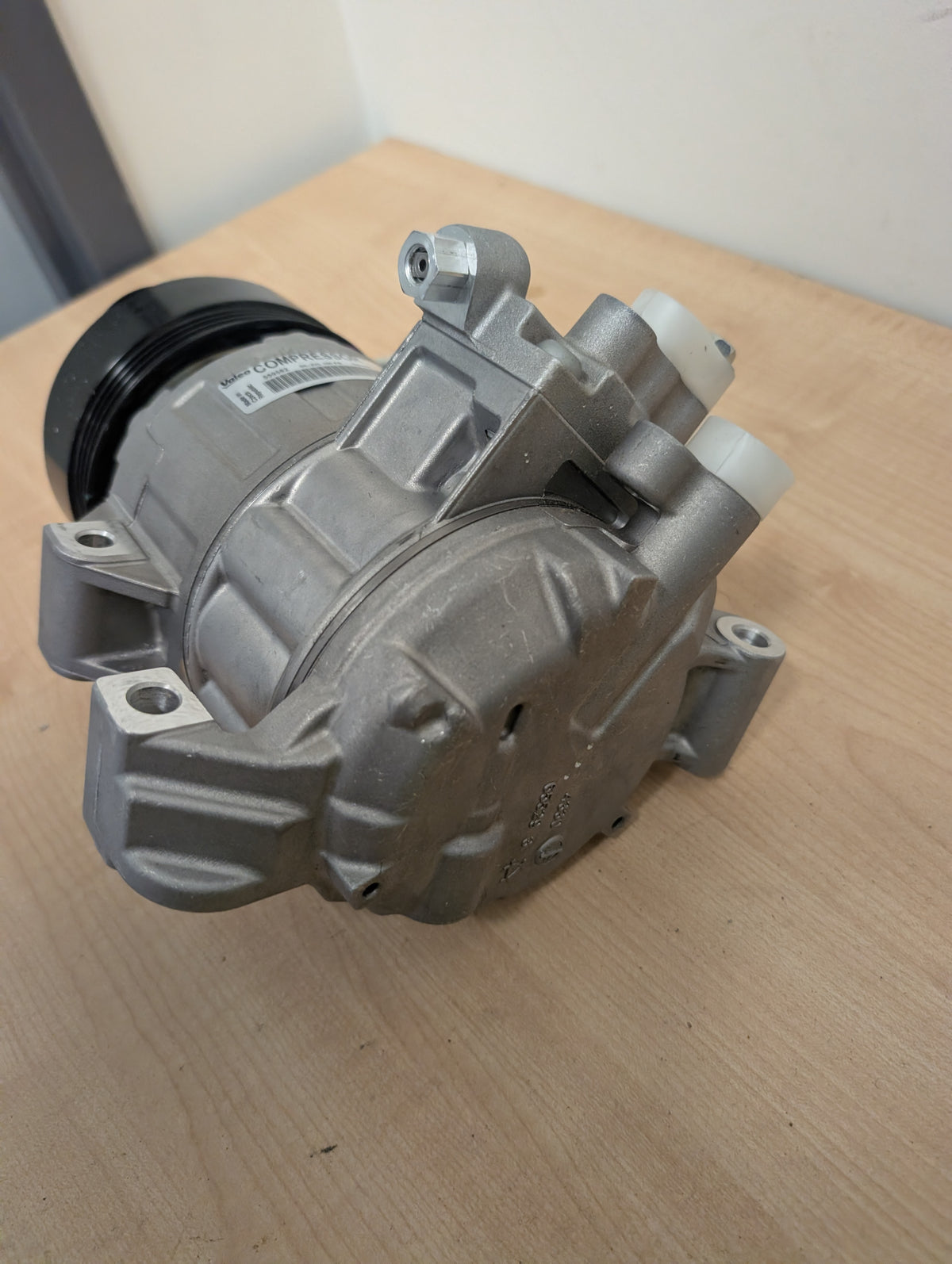 Valeo / Jayair 12V A/C Compressor (559582 / CM9074)