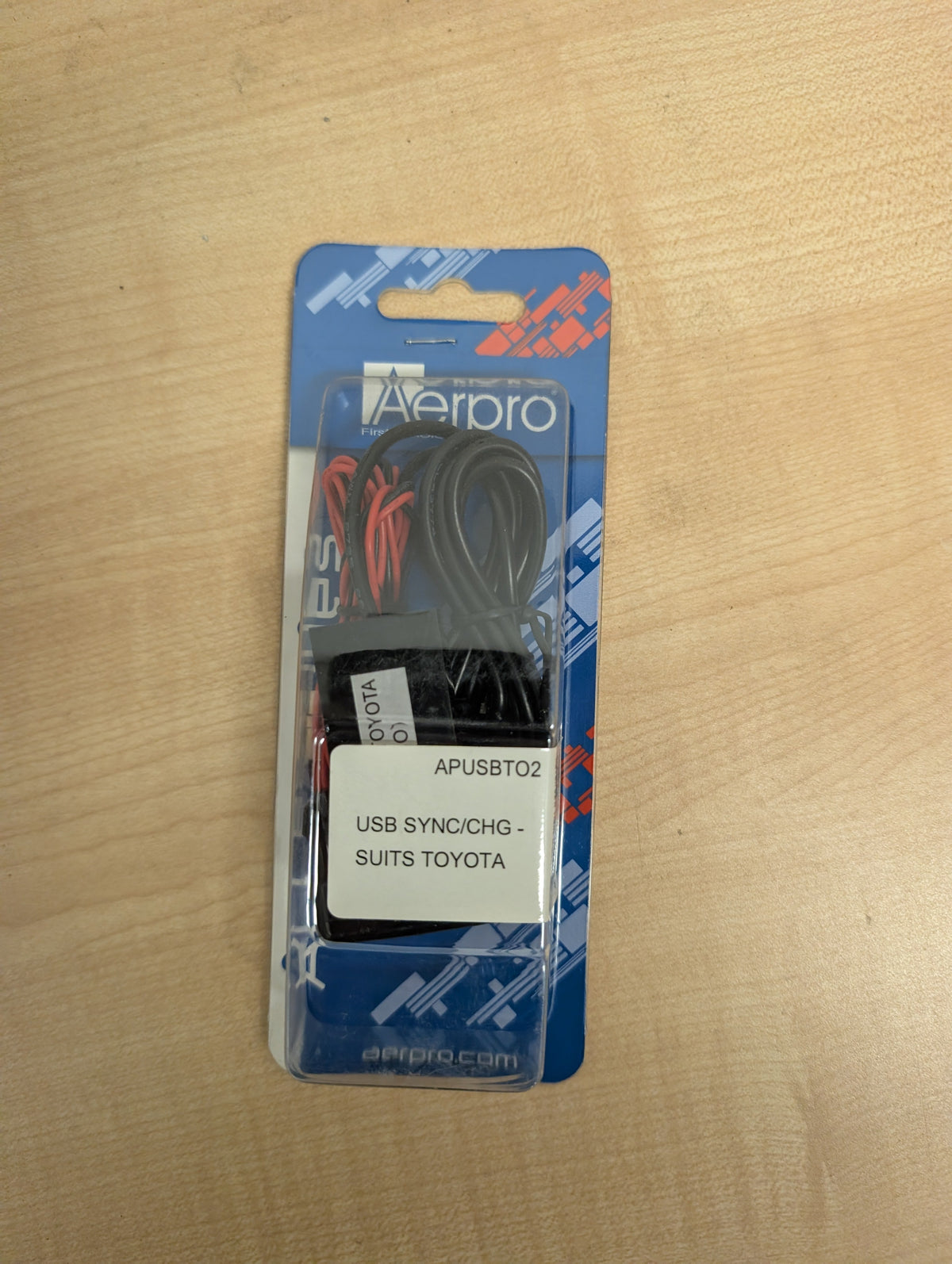 APUSBTO2: DUAL USB CHARGE & SYNC TO SUIT TOYOTA (22MM X 40MM)