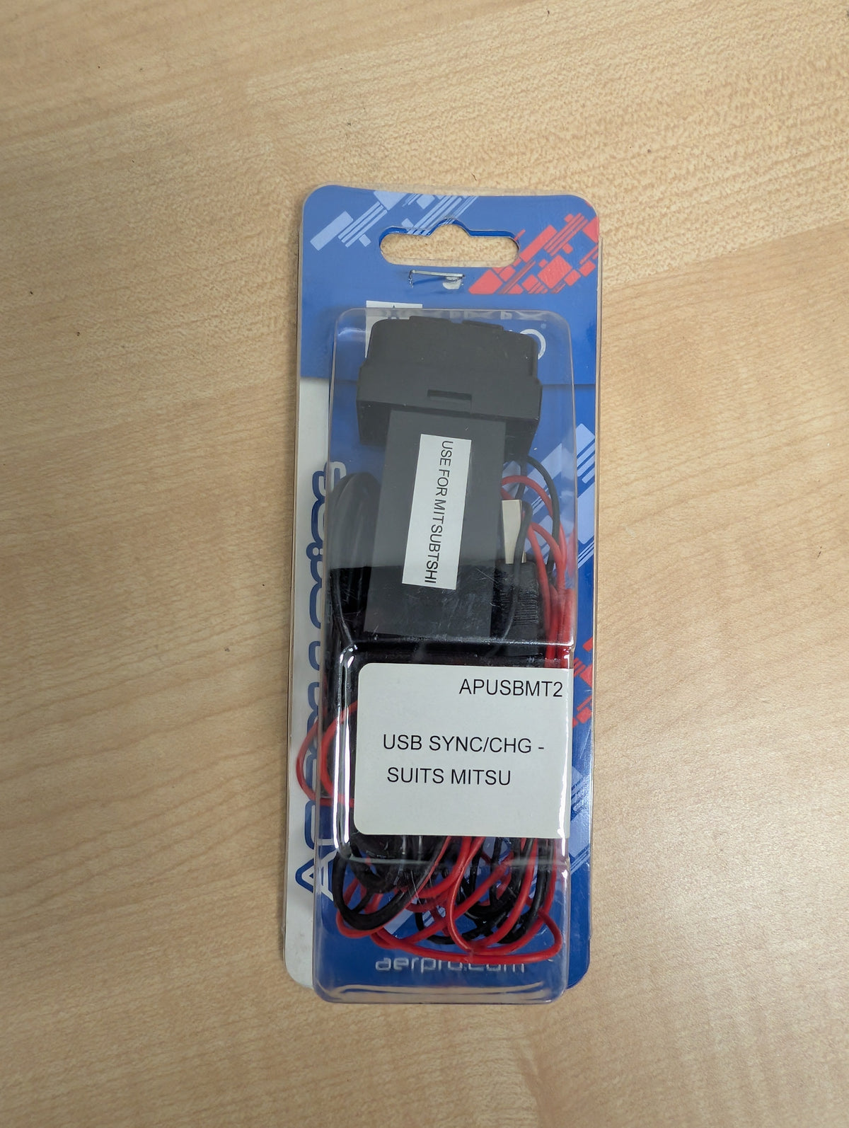 APUSBMT2: DUAL USB CHARGE & SYNC TO SUIT MITSUBISHI (19.5MM X 36.5MM)